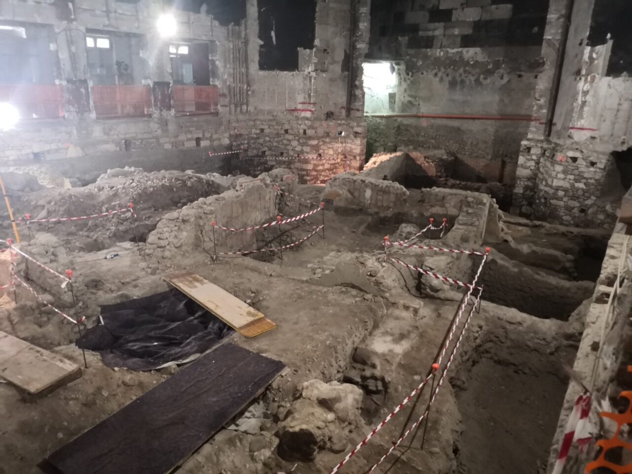 Le foto dei resti della “piccola Pompei” scoperta sotto all’ex cinema a Verona