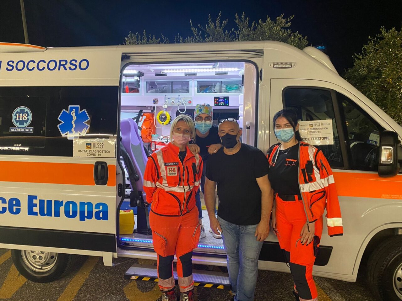 Tamponi Covid all’esterno del locale Piper