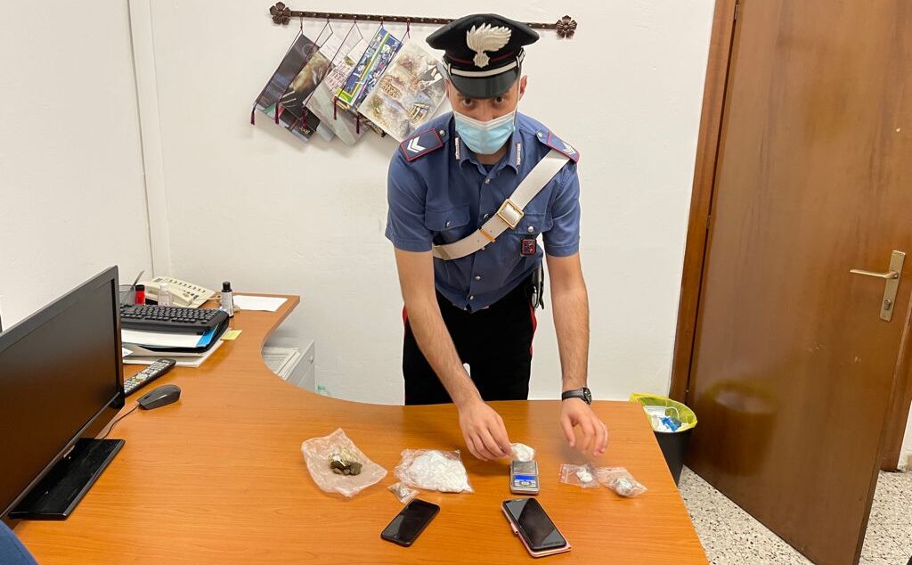 “Droga drive in” a Verona: 53enne spacciava comodamente in auto