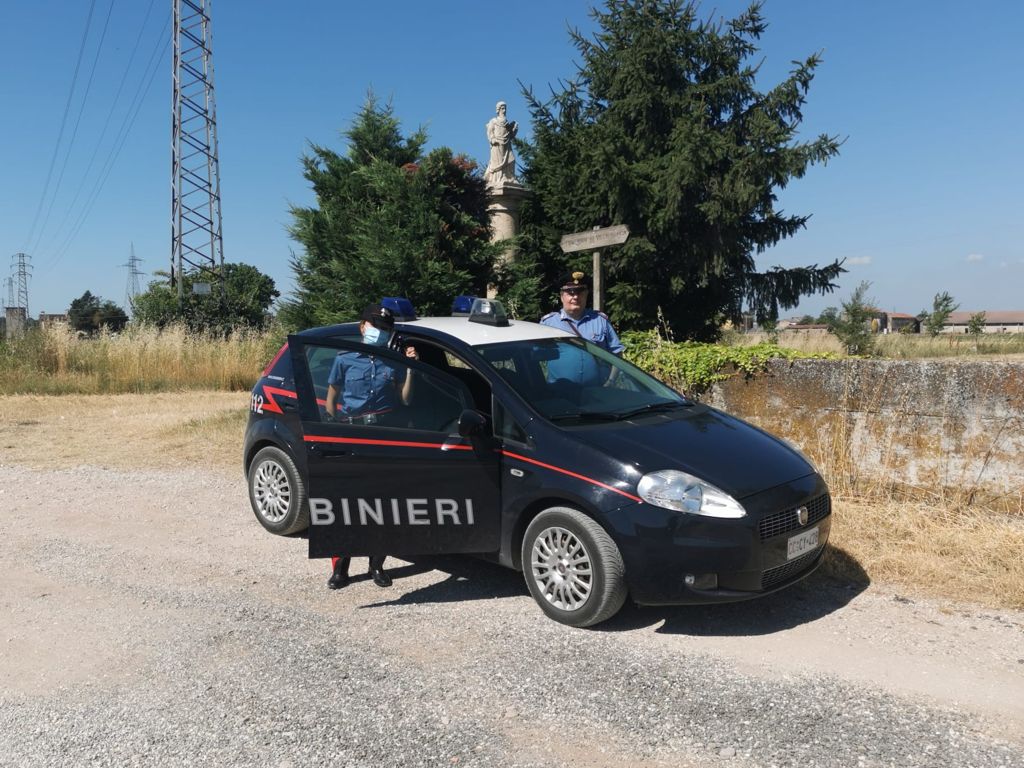 Ruba uno scooter parcheggiato a Villafranca e tenta la fuga