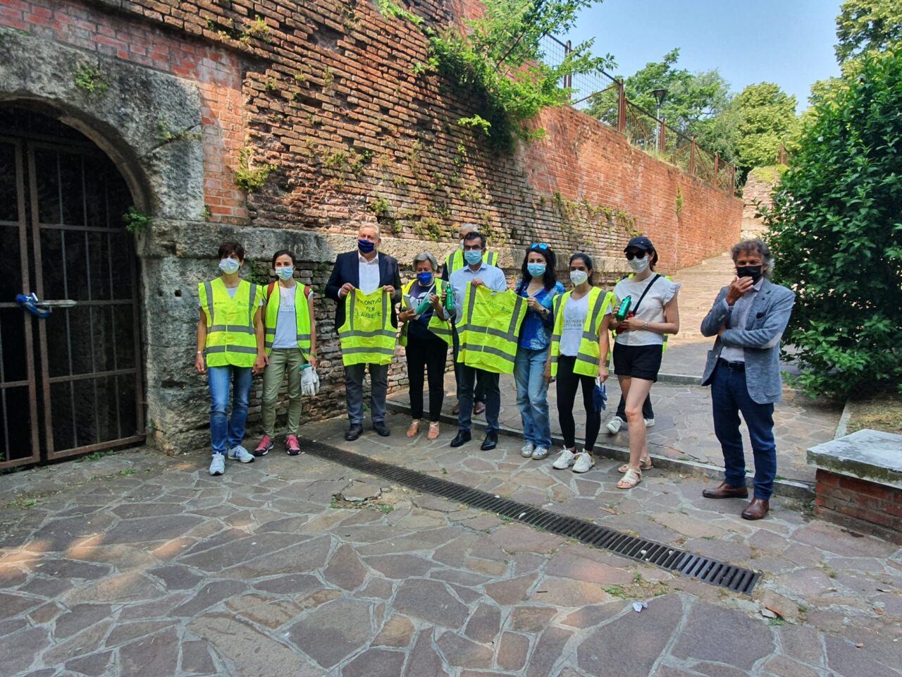 Comune e Amia supportano con materiali e indicazioni i volontari per la cura del verde