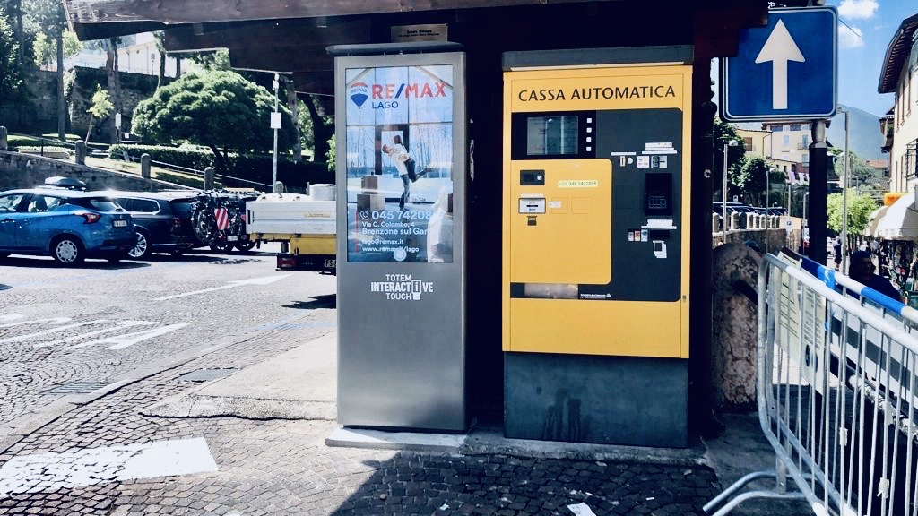 Le nostre notizie si leggono in centro con un tocco grazie al Totem Interactive Touch di Publi Città