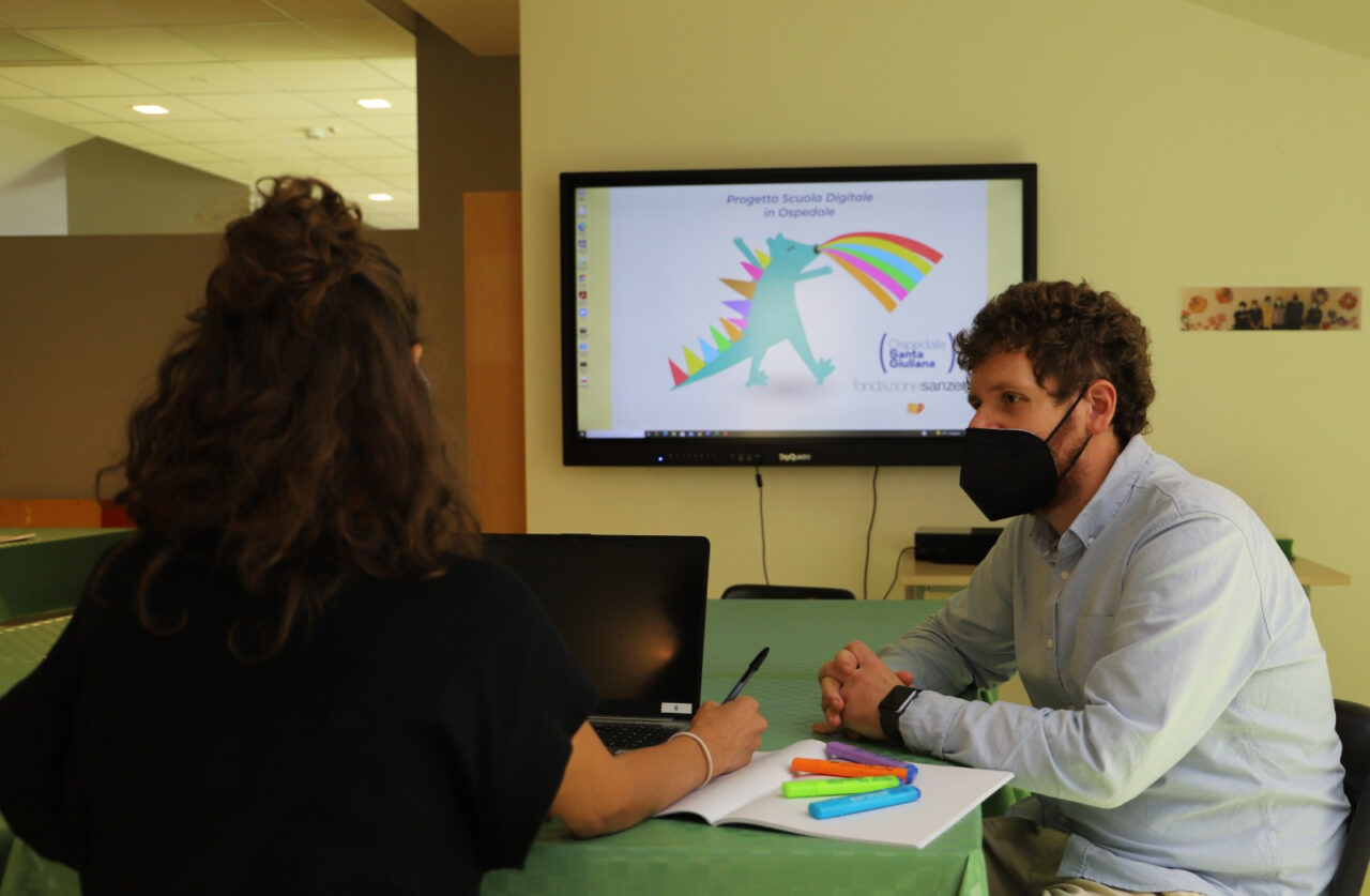 Ricoverata in ospedale, riesce a diplomarsi grazie alla scuola digitale