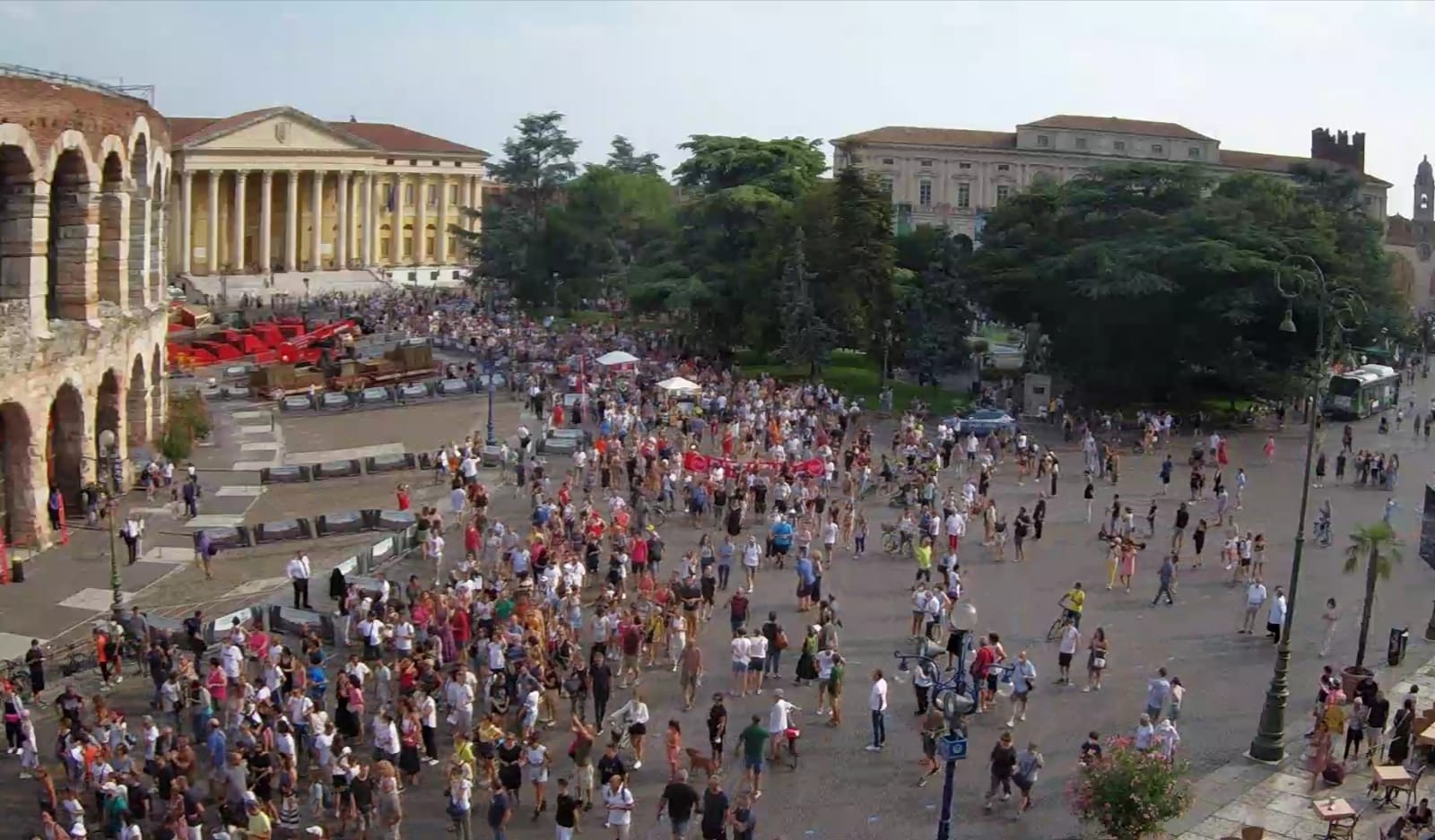 "No Green Pass!": il video e le foto del corteo di protesta a Verona