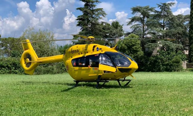 Malore in acqua dopo il tuffo a Sirmione, morta 73enne veronese