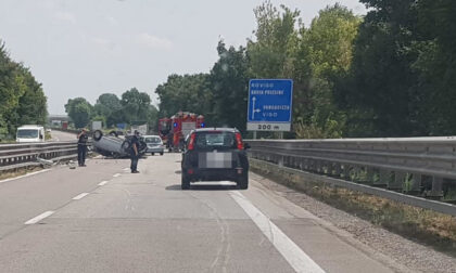 Auto ribaltata sulla Transpolesana 434 all'altezza di Vangadizza: ferito un 27enne