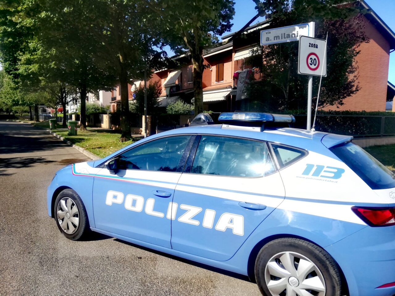 Litiga con l’ex poi aggredisce gli agenti e danneggia gli uffici della Questura