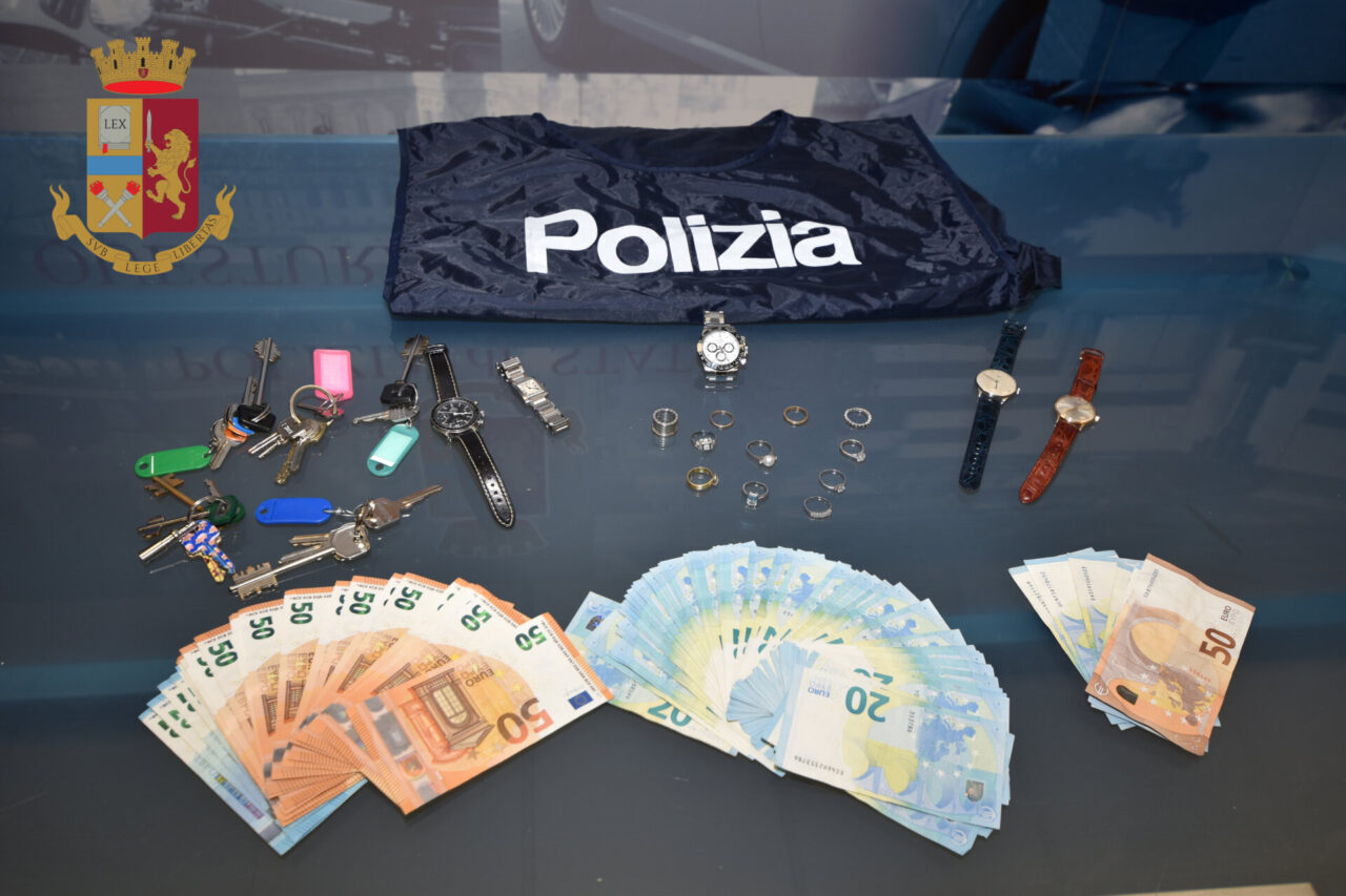 Guadagnava la fiducia delle famiglie per poi derubarle: scoperta babysitter ladra