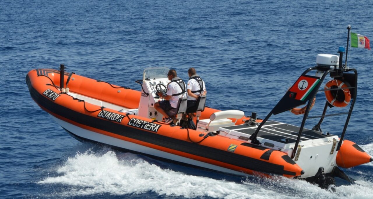 Lago di Garda, grave un giovane colpito da motoscafo guidato dall’amico