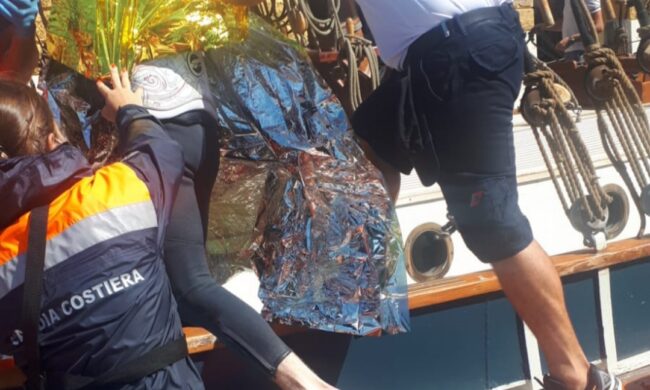 Windsurfista alla deriva sul Lago di Garda e a rischio ipotermia