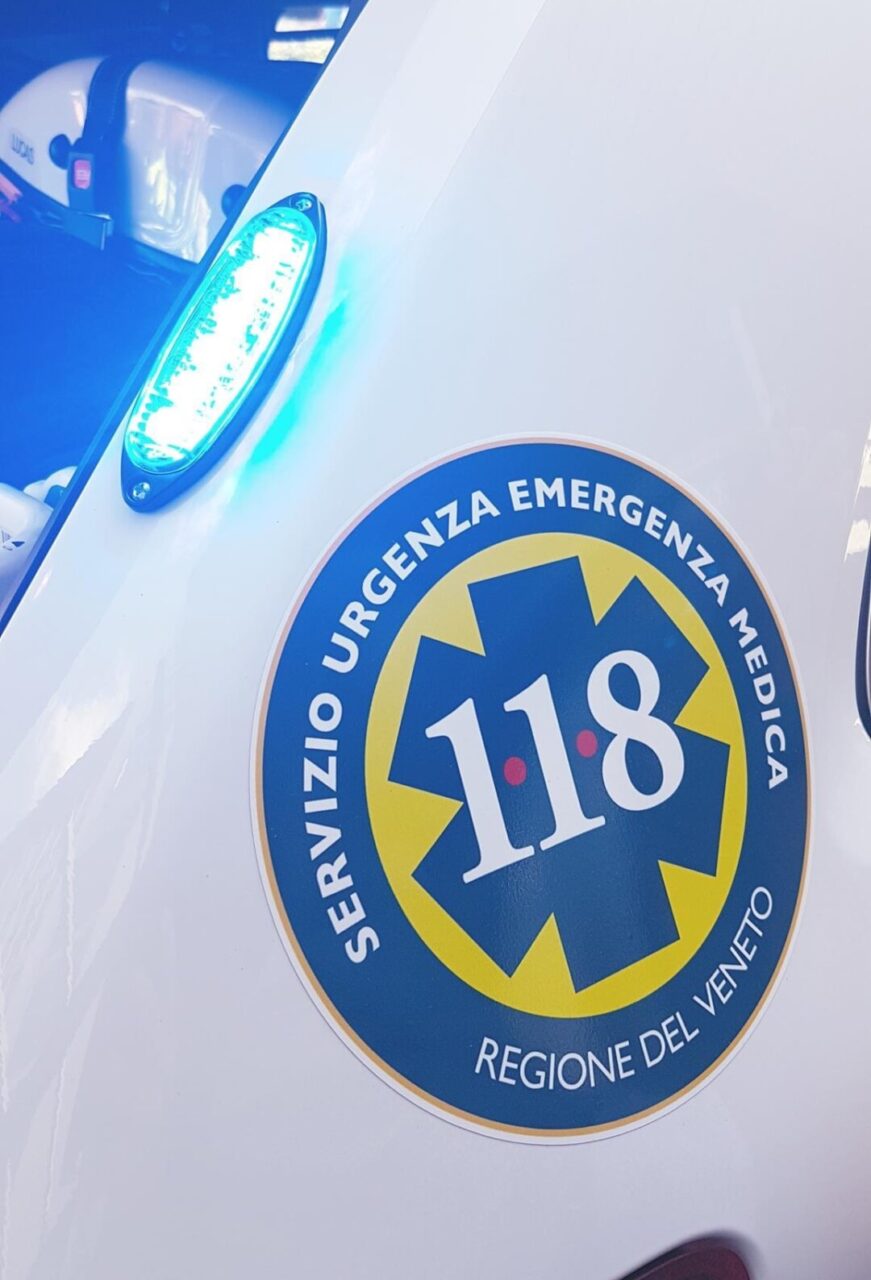 Schianto all’incrocio a Verona: motociclista gravissimo