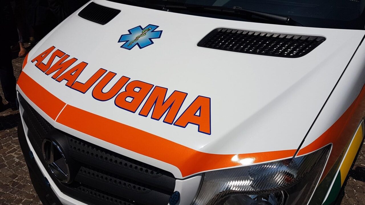 Veronella, scontro tra auto e mezzo pesante: due feriti