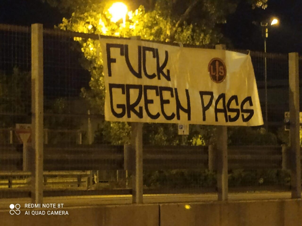 “F∗∗∗ Green Pass”, lotta studentesca dichiara guerra al vaccino obbligatorio