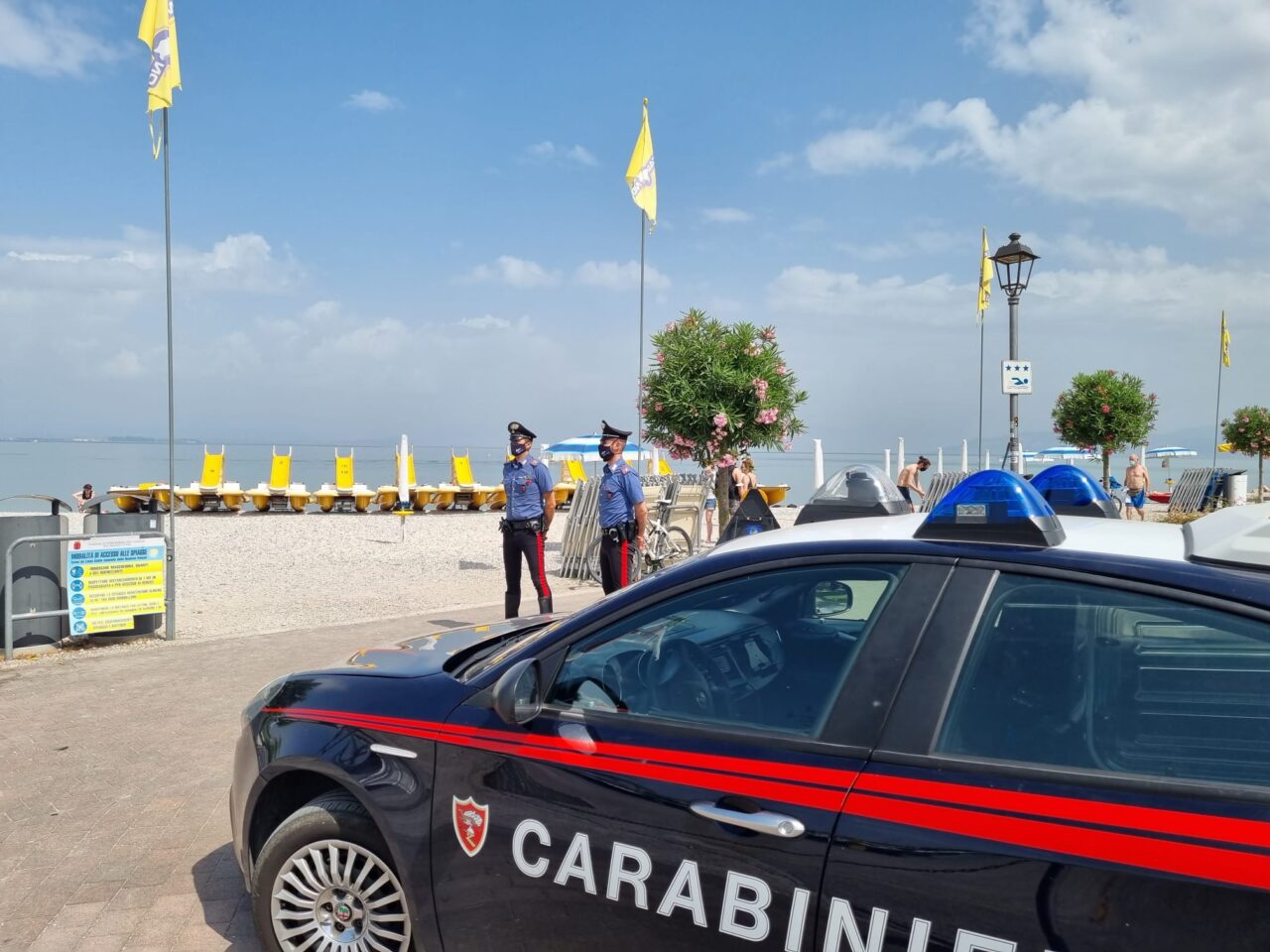 Dichiarano false generalità per eludere il controllo e nascondere i precedenti