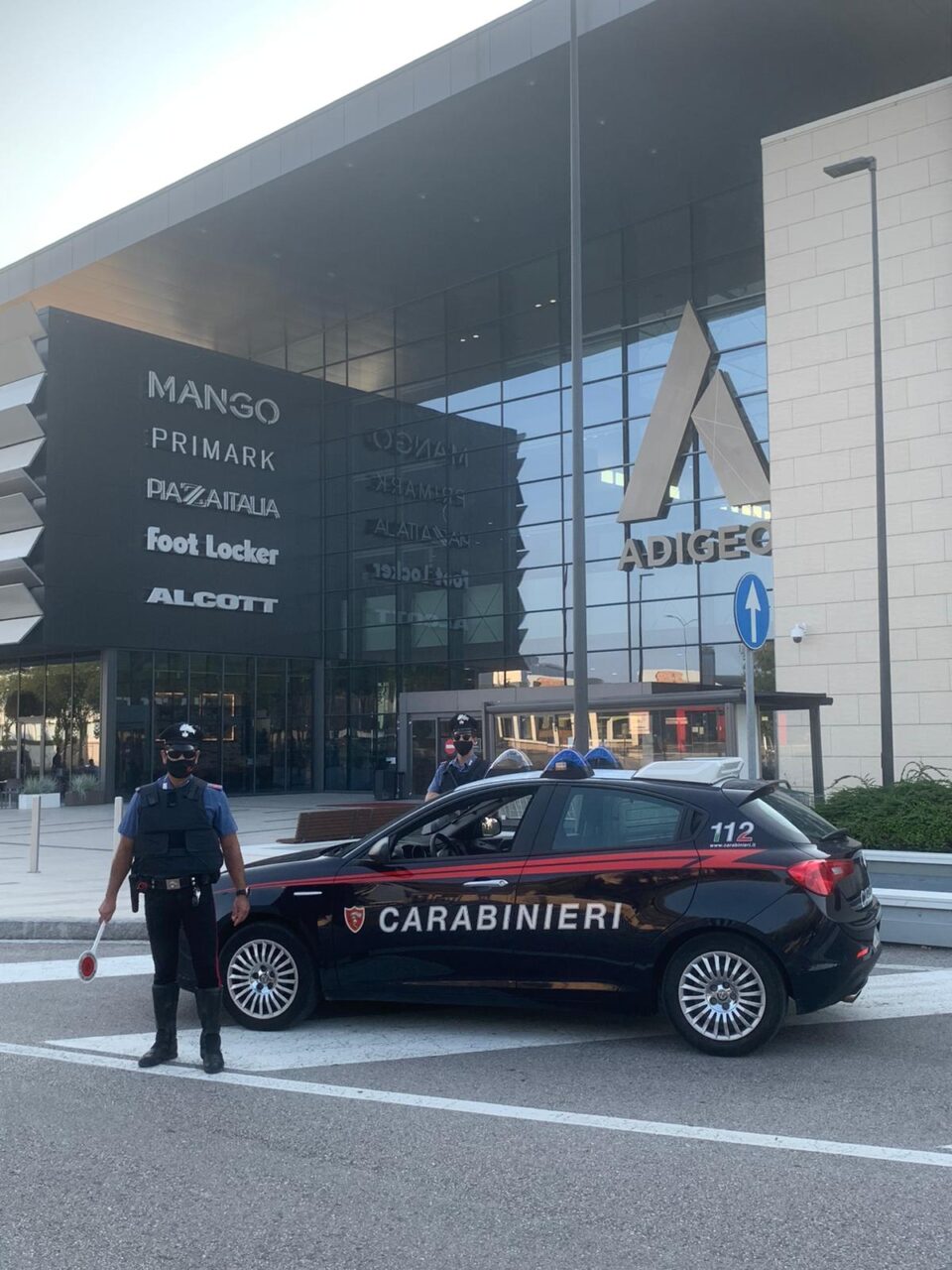 Ruba vestiti da Adigeo, arrestato pregiudicato marocchino