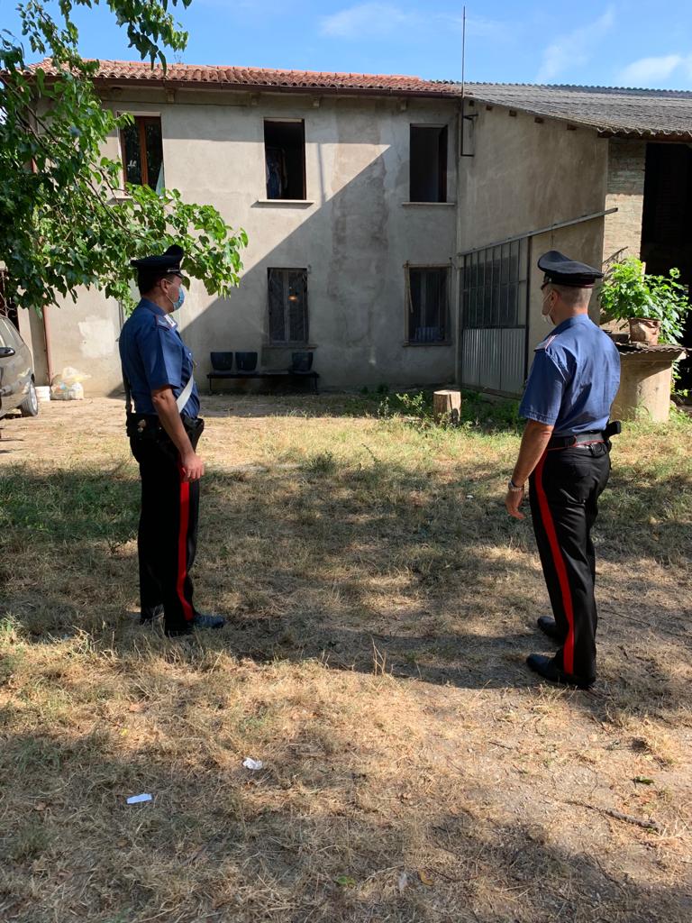 Minerbe, occupano abusivamente il casolare: nove stranieri irregolari denunciati