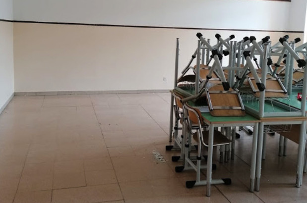 Le azioni per il bene comune arrivano a scuola: aule dipinte dai genitori e alunni