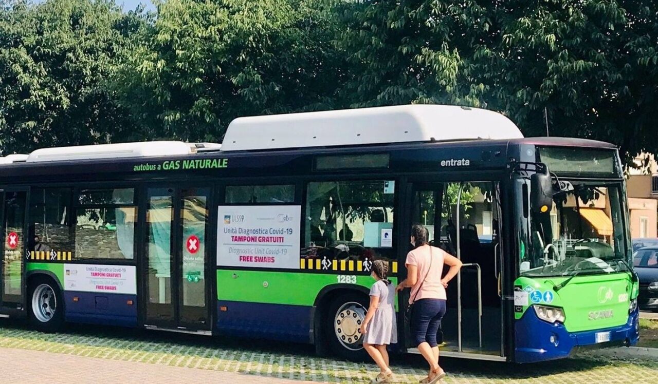 L’autobus dei tamponi sabato farà tappa al mercato di Borgo della Vittoria