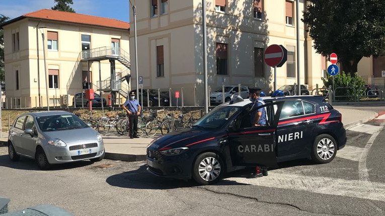 Si aggira con arnesi da scasso fra le bici in sosta all’Ospedale di Borgo Trento: 56enne nei guai
