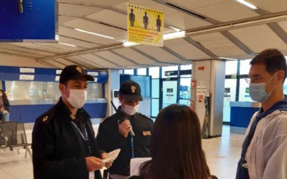 Si presenta all’aeroporto Catullo con un documento falso: 42enne nei guai