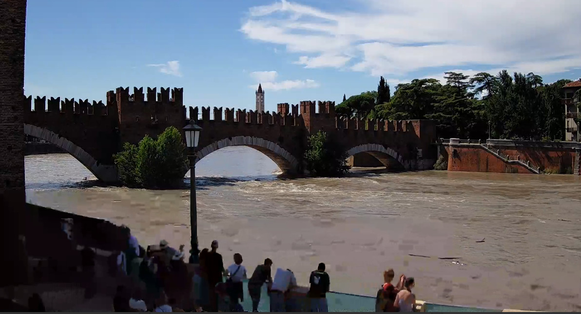 Attesa la piena dell’Adige, picco previsto a Verona e Legnago. Sboarina: “Chiuse le alzaie”