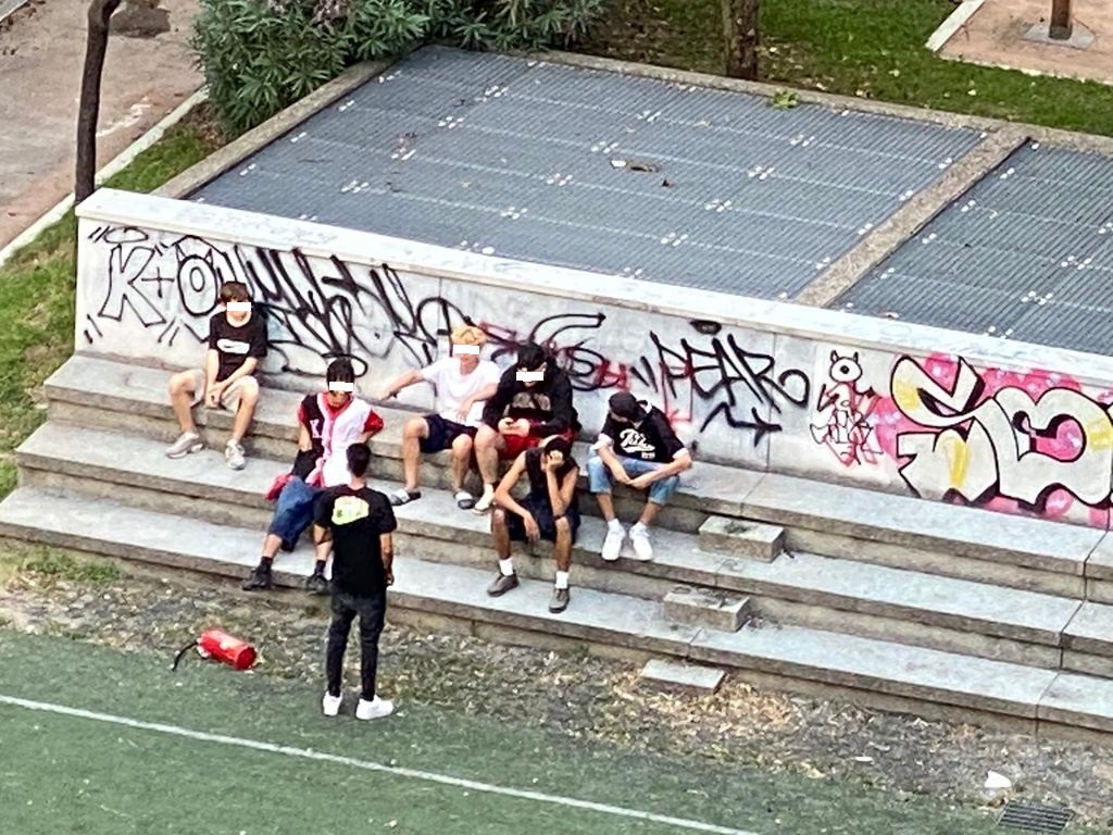 Vandali in azione al parco di via Abba, dieci giovani coinvolti