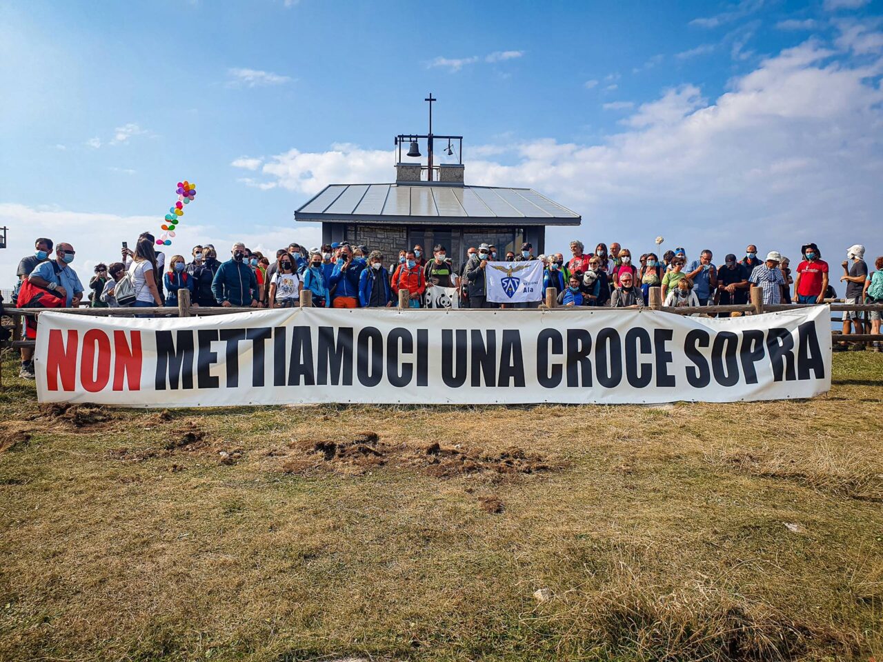 “No alla croce di 18 metri”, la protesta sale sul Monte Baldo