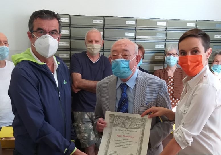 Pergamena di ringraziamento a Rino Maccacaro, una vita al servizio della sua comunità