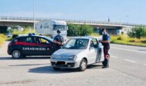 "Documenti, prego", ma lui reagisce aggredendo i Carabinieri