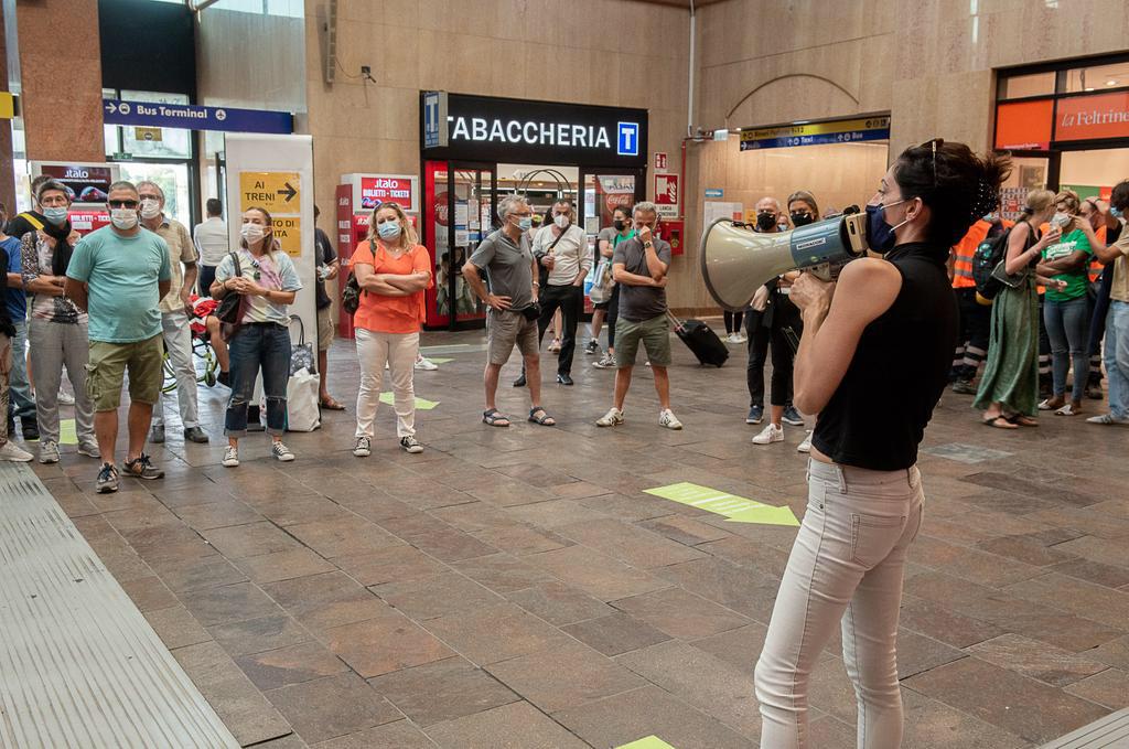 Dopo il flop alla manifestazione in stazione i No vax ci riprovano in piazza Bra