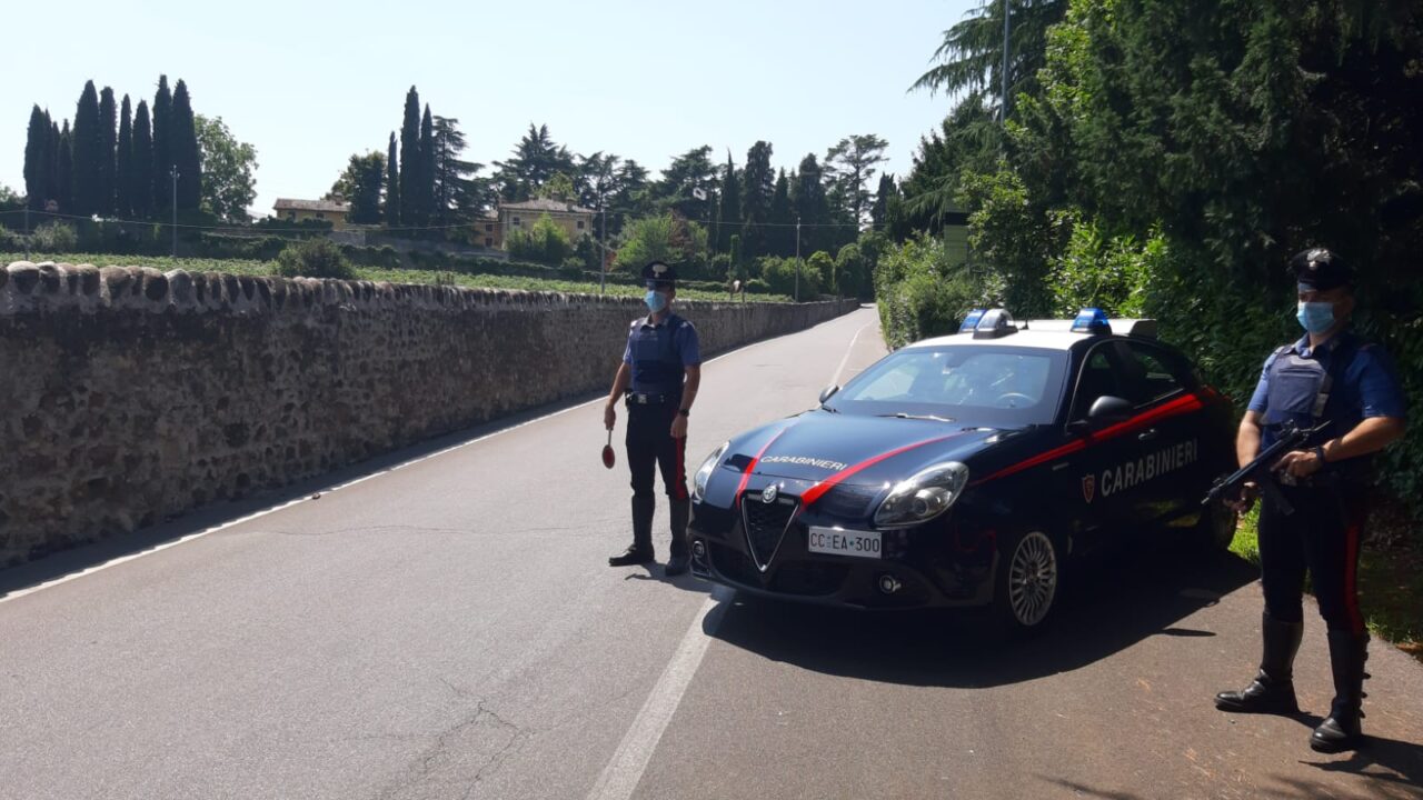 Contrasto ai furti in appartamento: Carabinieri inseguono e recuperano un’auto rubata