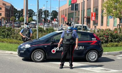 Riempie lo zaino con prodotti dell’Iperfamila e tenta la fuga: fermato da un Carabiniere fuori servizio