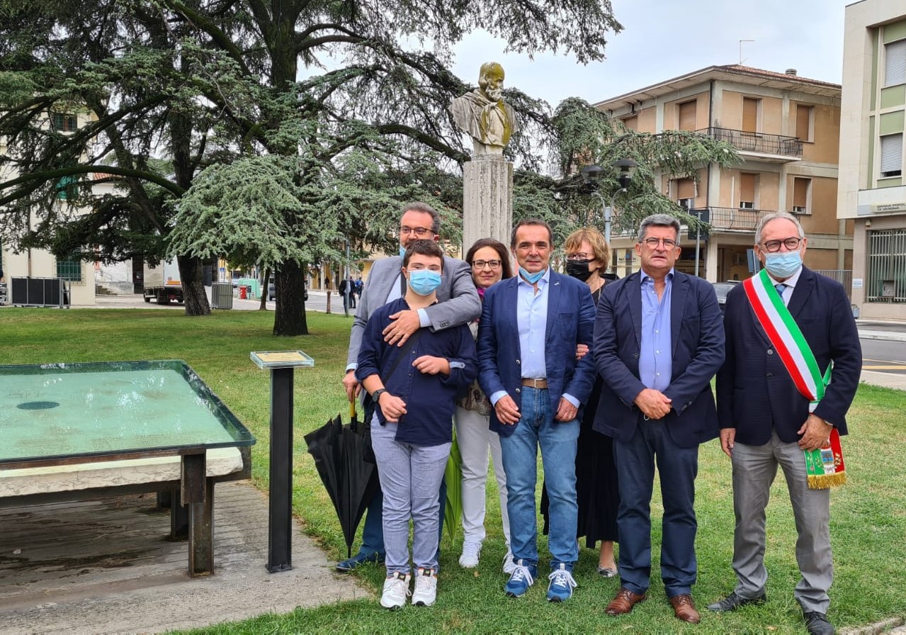 Inaugurata targa in onore di Luigino Massagrandi, storico presidente Pro Loco Bovolone