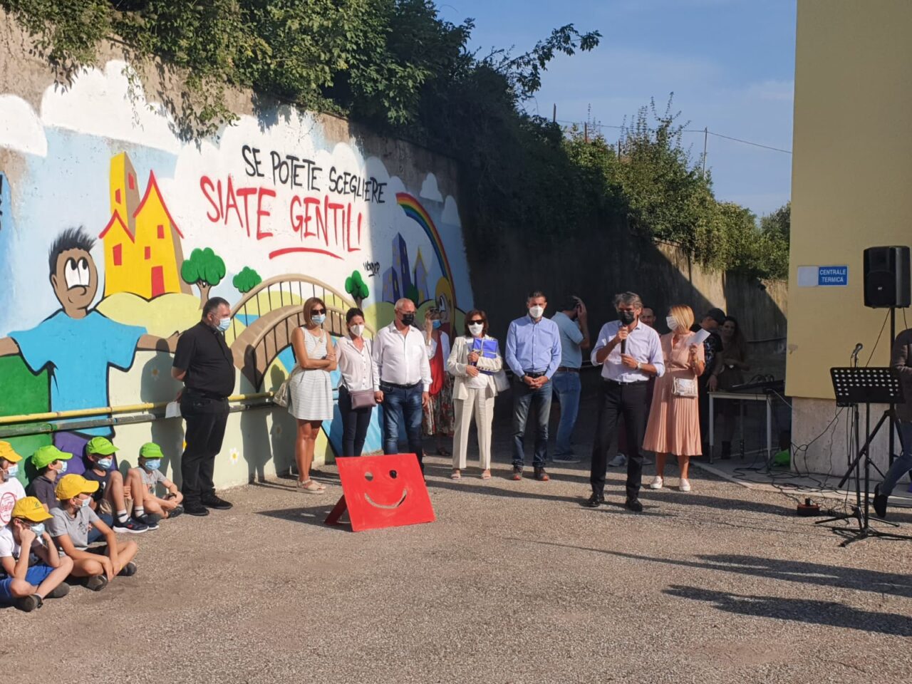 Primo giorno di scuola, avvio positivo. A Mizzole ricordati i piccoli Tommaso e Michele