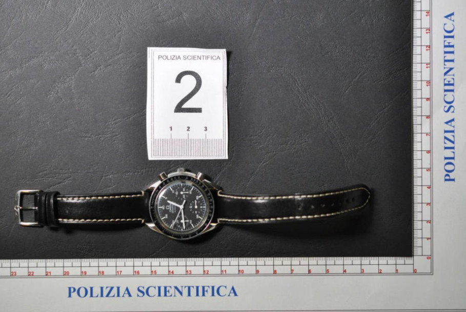 Scoperto ricco bottino nella casa di una babysitter ladra: ecco gli oggetti non ancora reclamati