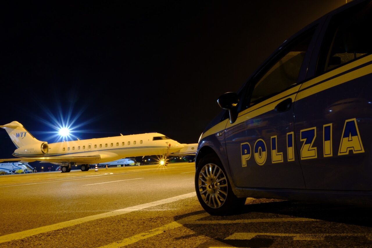 Ricercato da un anno per sfruttamento della prostituzione: arrestato all’aeroporto Catullo