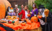 Al via Gardaland Magic Halloween: le foto e il video del taglio della torta con l'influencer Zoe Cristofoli