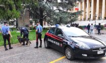 Si libera dello stupefacente alla vista dei Carabinieri: pusher nei guai