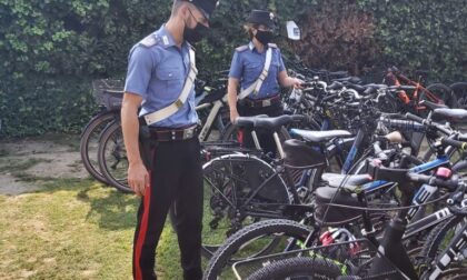 Ruba una e-bike e tenta di sottrarsi al controllo dei Carabinieri con calci e pugni