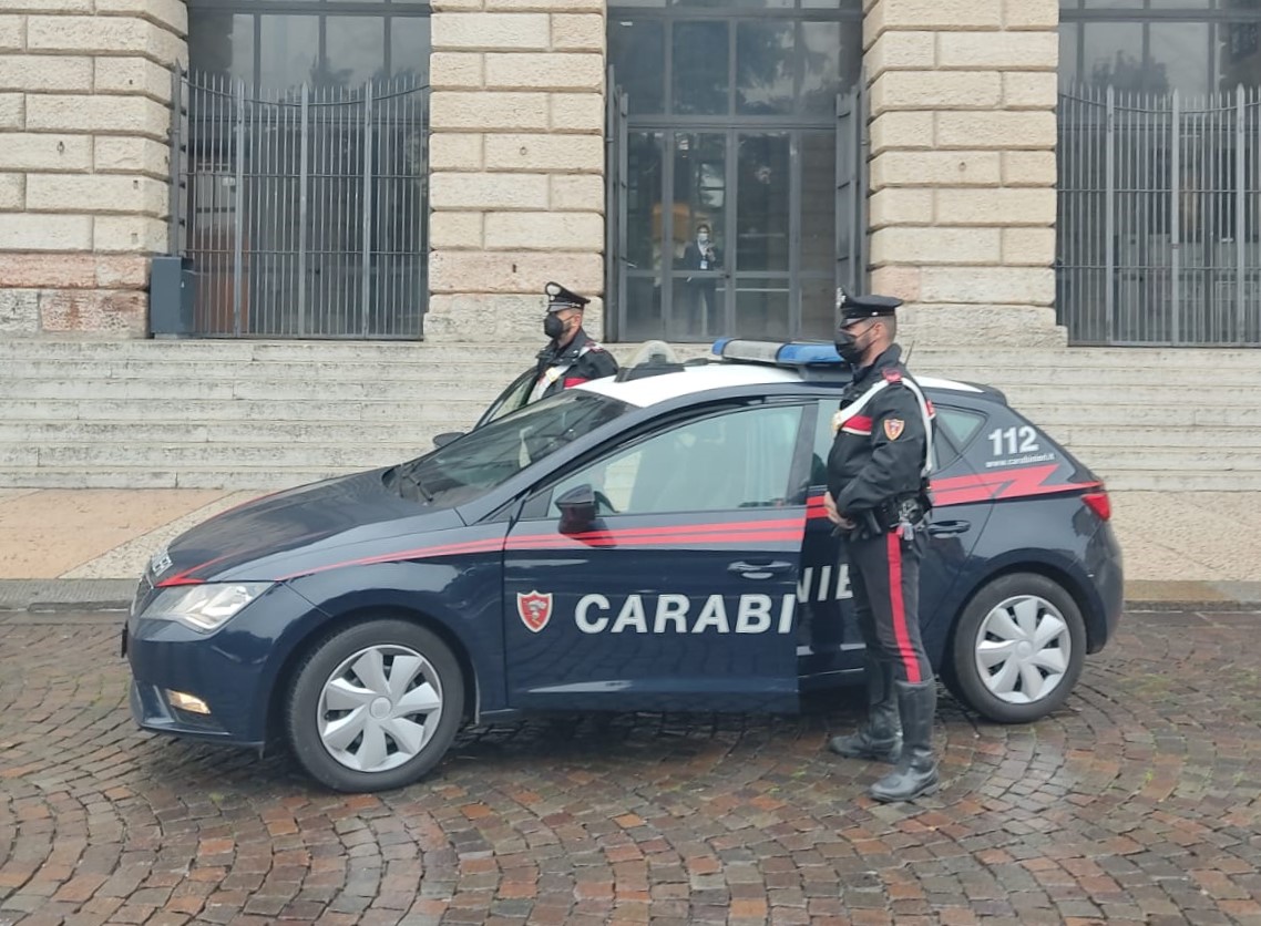 Baby gang aggredì e rapinò un minorenne: disposto l’obbligo di permanenza in casa per i 4 giovani