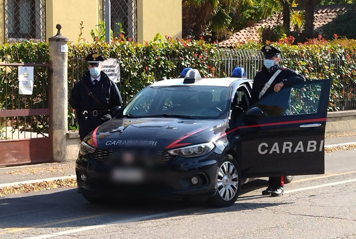 Fugge in auto dai Carabinieri da Oppeano a Legnago: maxi multa da 6mila euro