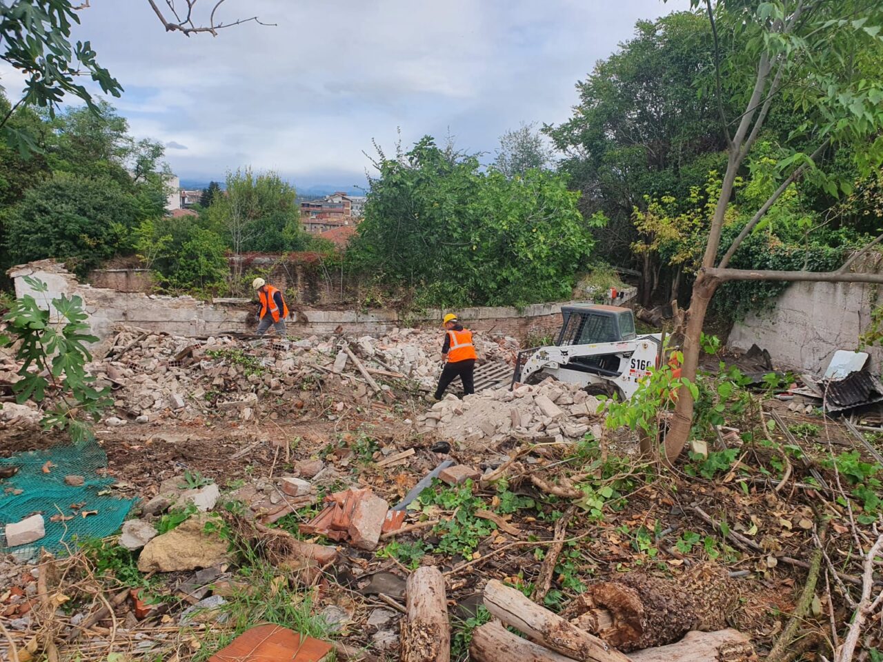 Nuove demolizioni di edifici abusivi al Bastione San Francesco, prosegue il recupero dell’area