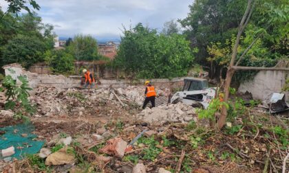 Nuove demolizioni di edifici abusivi al Bastione San Francesco, prosegue il recupero dell'area