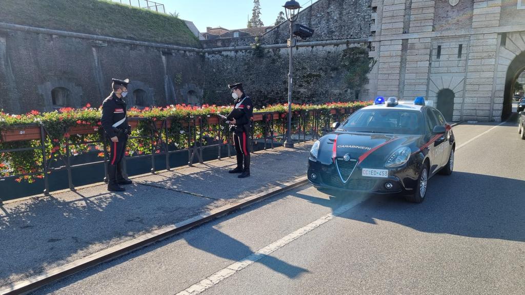 Giovane accoltellato a Peschiera: i colpevoli non sono i due minorenni, 19enne confessa