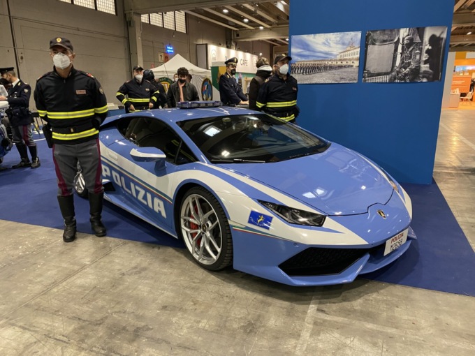 Inaugurata la 30esima edizione di “Job&Orienta”: Polizia presente con la Lamborghini Huracan