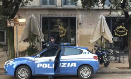 Minacciava i ragazzi con un coltello per rubargli lo smartphone: 20enne finisce in carcere