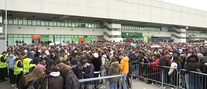 Maxi assembramento di studenti in Fiera, sospeso il delegato alla sicurezza e controlli aumentati
