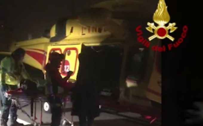 Auto esce di strada sulla Transpolesana: bambino di 5 anni sbalzato fuori, è grave