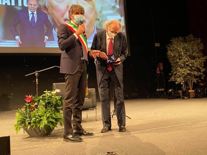 Consegnate chiavi della città a Vittorino Andreoli, Sboarina: “Veronese illustre sempre legato al territorio”