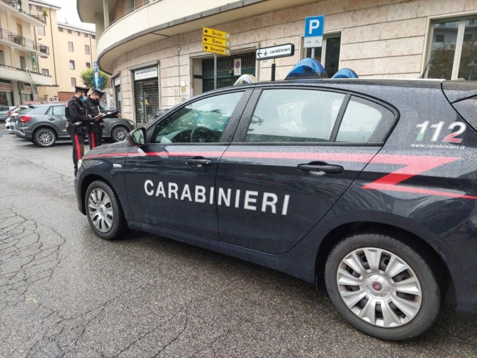 Viola più volte gli arresti domiciliari: 45enne finisce in carcere